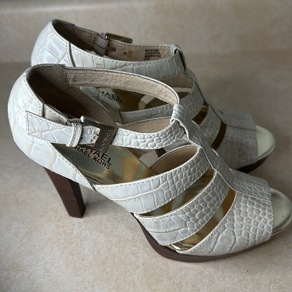 MICHAEL Michael Kors Shoes - MICHAEL Michael Kors Beige Leather Platform Sandals Sz 8.5 Never Worn.So PRETTY!